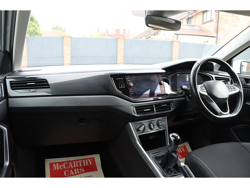 Volkswagen 1.0 EVO LIFE HATCHBACK 5DR PETROL MANUAL SATNAV BLUETOOTH DAB STEREO USB INPUT APPLE CARPLAY JUST 1 OWNER FROM NEW ONLY 49000 MILES FSH NO ULEZ CHARGE 72-74 Mitcham Road