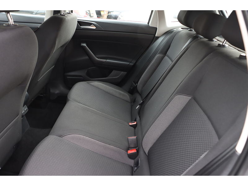 Volkswagen 1.0 EVO LIFE HATCHBACK 5DR PETROL MANUAL SATNAV BLUETOOTH DAB STEREO USB INPUT APPLE CARPLAY JUST 1 OWNER FROM NEW ONLY 49000 MILES FSH NO ULEZ CHARGE 72-74 Mitcham Road