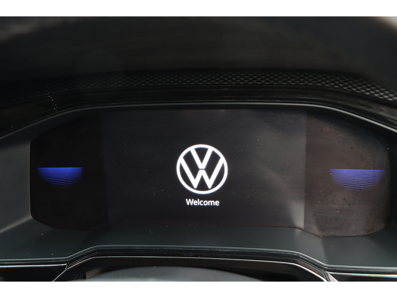 Volkswagen 1.0 EVO LIFE HATCHBACK 5DR PETROL MANUAL SATNAV BLUETOOTH DAB STEREO USB INPUT APPLE CARPLAY JUST 1 OWNER FROM NEW ONLY 49000 MILES FSH NO ULEZ CHARGE 72-74 Mitcham Road