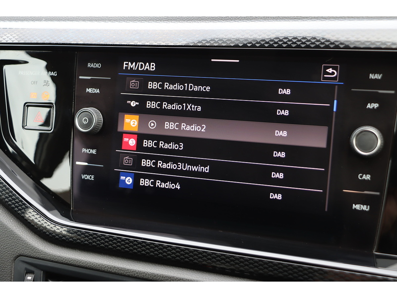 Volkswagen 1.0 EVO LIFE HATCHBACK 5DR PETROL MANUAL SATNAV BLUETOOTH DAB STEREO USB INPUT APPLE CARPLAY JUST 1 OWNER FROM NEW ONLY 49000 MILES FSH NO ULEZ CHARGE 72-74 Mitcham Road