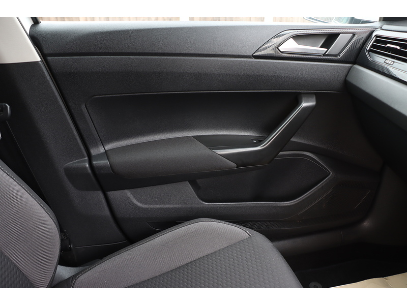 Volkswagen 1.0 EVO LIFE HATCHBACK 5DR PETROL MANUAL SATNAV BLUETOOTH DAB STEREO USB INPUT APPLE CARPLAY JUST 1 OWNER FROM NEW ONLY 49000 MILES FSH NO ULEZ CHARGE 72-74 Mitcham Road