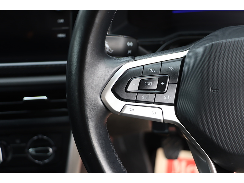 Volkswagen 1.0 EVO LIFE HATCHBACK 5DR PETROL MANUAL SATNAV BLUETOOTH DAB STEREO USB INPUT APPLE CARPLAY JUST 1 OWNER FROM NEW ONLY 49000 MILES FSH NO ULEZ CHARGE 72-74 Mitcham Road