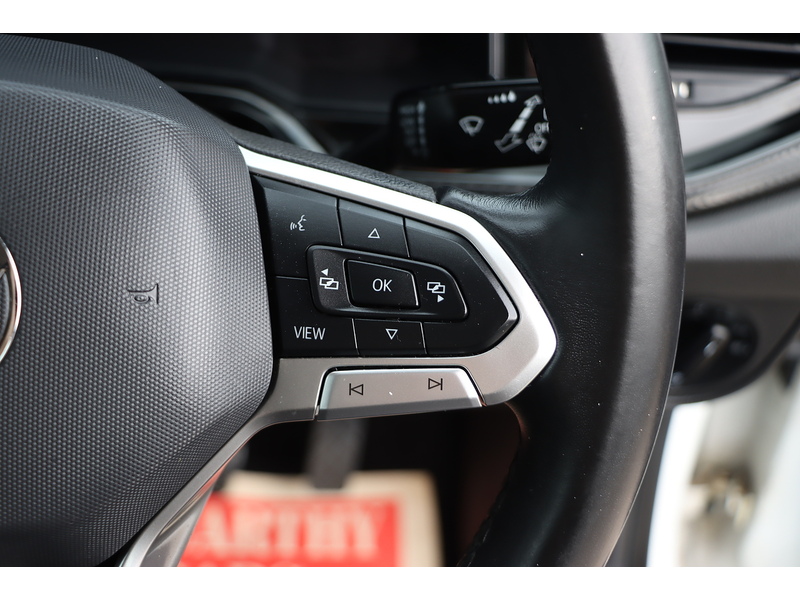 Volkswagen 1.0 EVO LIFE HATCHBACK 5DR PETROL MANUAL SATNAV BLUETOOTH DAB STEREO USB INPUT APPLE CARPLAY JUST 1 OWNER FROM NEW ONLY 49000 MILES FSH NO ULEZ CHARGE 72-74 Mitcham Road