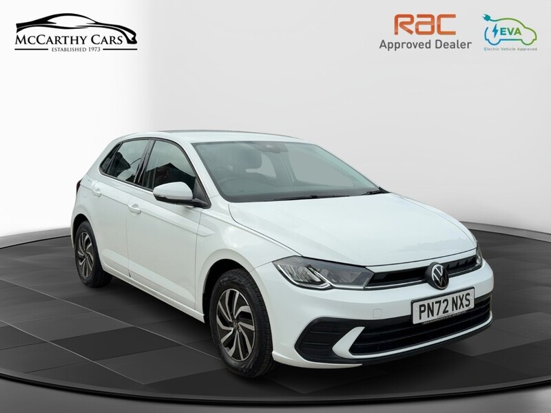 Volkswagen 1.0 EVO LIFE HATCHBACK 5DR PETROL MANUAL SATNAV BLUETOOTH DAB STEREO USB INPUT APPLE CARPLAY JUST 1 OWNER FROM NEW ONLY 49000 MILES FSH NO ULEZ CHARGE 72-74 Mitcham Road