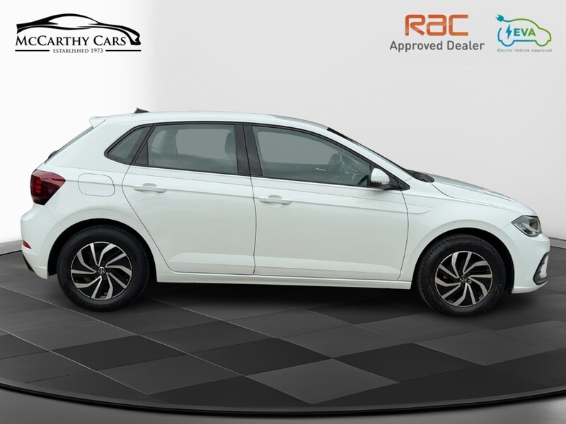 Volkswagen 1.0 EVO LIFE HATCHBACK 5DR PETROL MANUAL SATNAV BLUETOOTH DAB STEREO USB INPUT APPLE CARPLAY JUST 1 OWNER FROM NEW ONLY 49000 MILES FSH NO ULEZ CHARGE 72-74 Mitcham Road