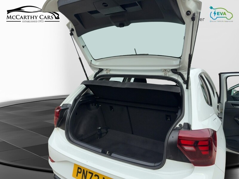 Volkswagen 1.0 EVO LIFE HATCHBACK 5DR PETROL MANUAL SATNAV BLUETOOTH DAB STEREO USB INPUT APPLE CARPLAY JUST 1 OWNER FROM NEW ONLY 49000 MILES FSH NO ULEZ CHARGE 72-74 Mitcham Road