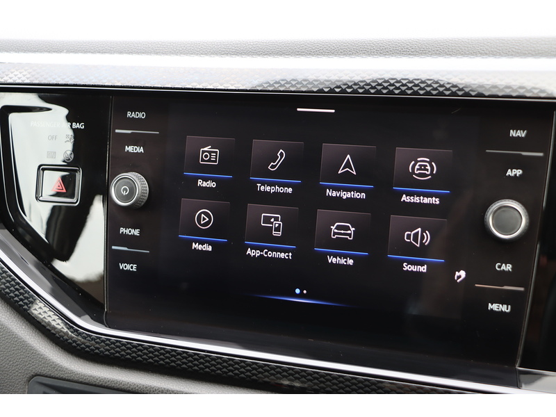 Volkswagen 1.0 EVO LIFE HATCHBACK 5DR PETROL MANUAL SATNAV BLUETOOTH DAB STEREO USB INPUT APPLE CARPLAY JUST 1 OWNER FROM NEW ONLY 49000 MILES FSH NO ULEZ CHARGE 72-74 Mitcham Road