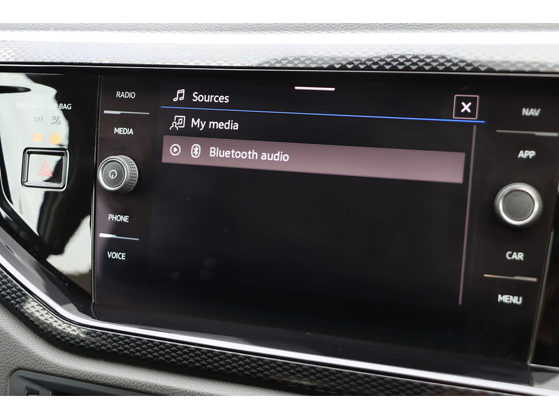 Volkswagen 1.0 EVO LIFE HATCHBACK 5DR PETROL MANUAL SATNAV BLUETOOTH DAB STEREO USB INPUT APPLE CARPLAY JUST 1 OWNER FROM NEW ONLY 49000 MILES FSH NO ULEZ CHARGE 72-74 Mitcham Road