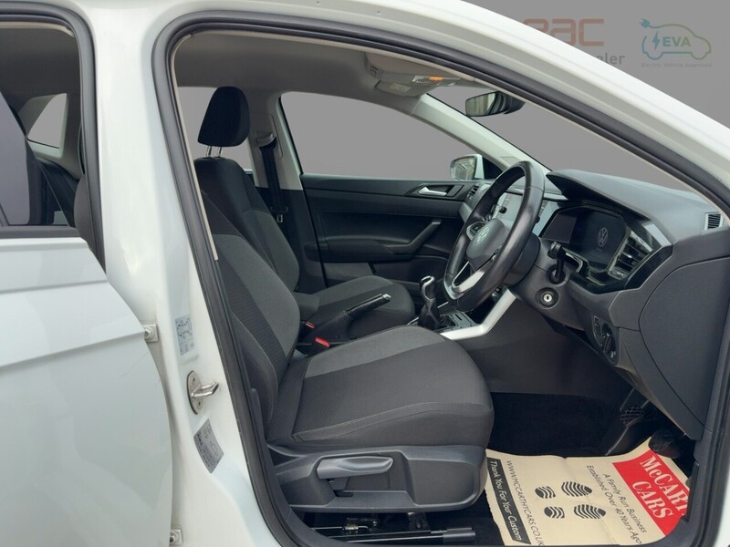 Volkswagen 1.0 EVO LIFE HATCHBACK 5DR PETROL MANUAL SATNAV BLUETOOTH DAB STEREO USB INPUT APPLE CARPLAY JUST 1 OWNER FROM NEW ONLY 49000 MILES FSH NO ULEZ CHARGE 72-74 Mitcham Road