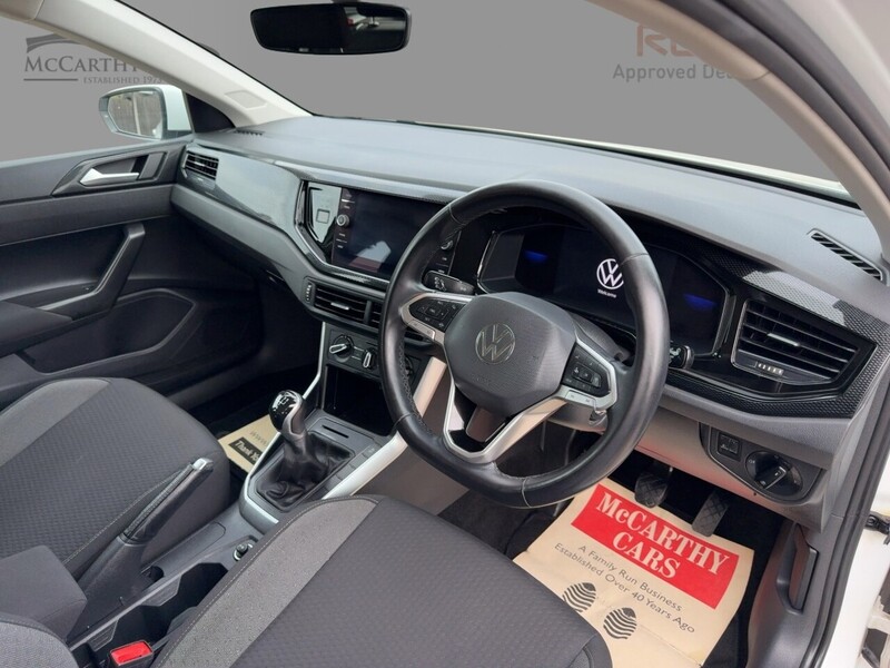 Volkswagen 1.0 EVO LIFE HATCHBACK 5DR PETROL MANUAL SATNAV BLUETOOTH DAB STEREO USB INPUT APPLE CARPLAY JUST 1 OWNER FROM NEW ONLY 49000 MILES FSH NO ULEZ CHARGE 72-74 Mitcham Road