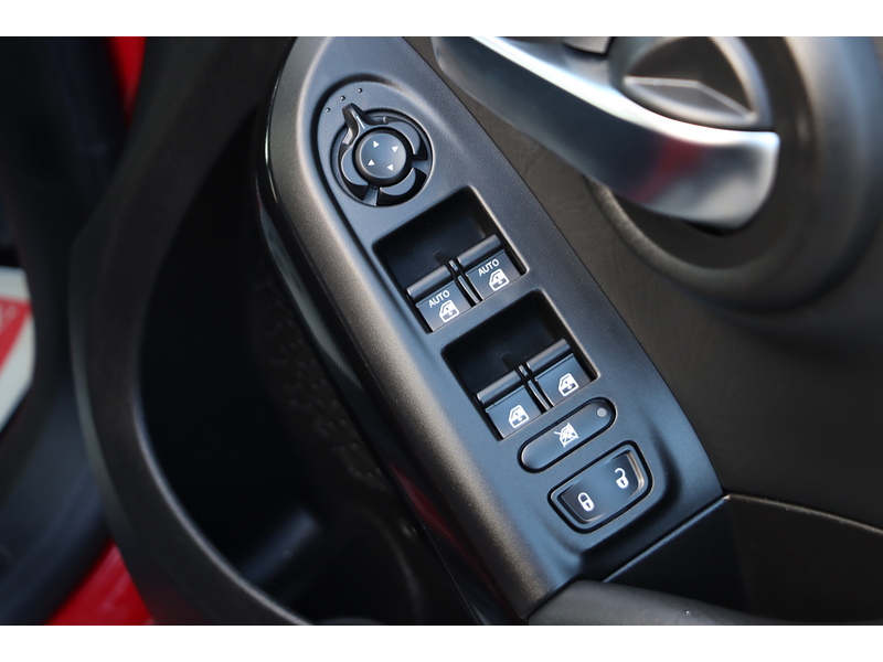 Fiat 1.0 FIREFLY TURBO MULTIAIR CROSS PLUS SUV 5DR PETROL MANUAL SAT NAV DAB STEREO APPLE CARPLAY REAR CAMERA PARKING AIDS ONLY 19000 MILES FSH 6 SERVICES 72-74 Mitcham Road