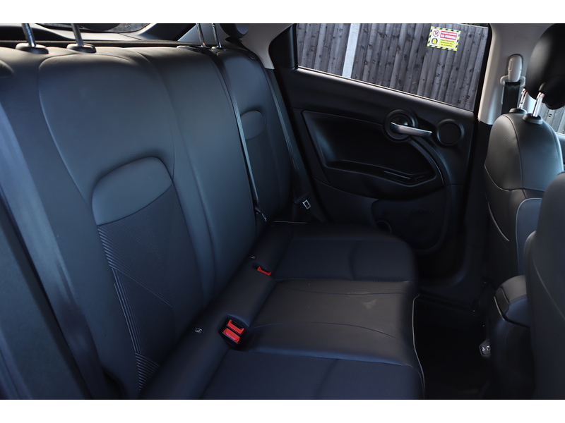 Fiat 1.0 FIREFLY TURBO MULTIAIR CROSS PLUS SUV 5DR PETROL MANUAL SAT NAV DAB STEREO APPLE CARPLAY REAR CAMERA PARKING AIDS ONLY 19000 MILES FSH 6 SERVICES 72-74 Mitcham Road