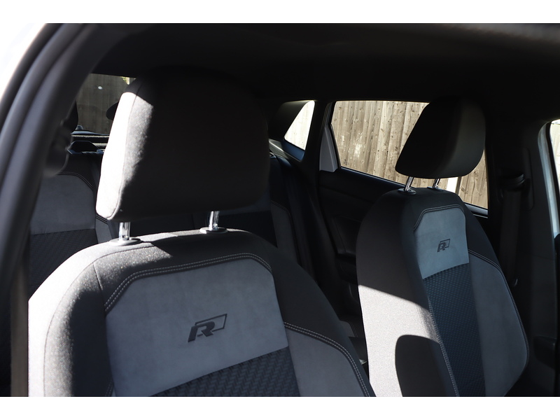 Volkswagen 1.0 TSI GPF R-LINE HATCHBACK 5DR PETROL DSG AUTO SAT NAV BLUETOOTH DAB STEREO USB INPUT APPLE CARPLAY PARKING AIDS ONLY 30000 MILES SH NO ULEZ CHARGE 72-74 Mitcham Road