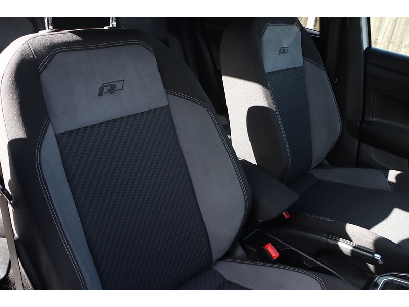 Volkswagen 1.0 TSI GPF R-LINE HATCHBACK 5DR PETROL DSG AUTO SAT NAV BLUETOOTH DAB STEREO USB INPUT APPLE CARPLAY PARKING AIDS ONLY 30000 MILES SH NO ULEZ CHARGE 72-74 Mitcham Road