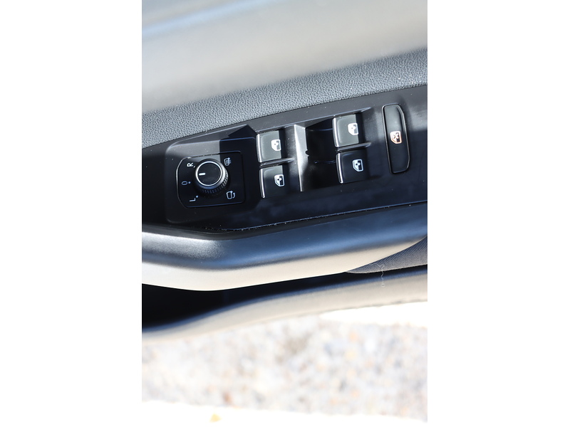 Volkswagen 1.0 TSI GPF R-LINE HATCHBACK 5DR PETROL DSG AUTO SAT NAV BLUETOOTH DAB STEREO USB INPUT APPLE CARPLAY PARKING AIDS ONLY 30000 MILES SH NO ULEZ CHARGE 72-74 Mitcham Road