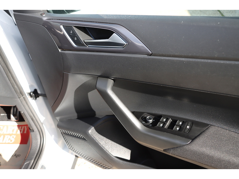 Volkswagen 1.0 TSI GPF R-LINE HATCHBACK 5DR PETROL DSG AUTO SAT NAV BLUETOOTH DAB STEREO USB INPUT APPLE CARPLAY PARKING AIDS ONLY 30000 MILES SH NO ULEZ CHARGE 72-74 Mitcham Road