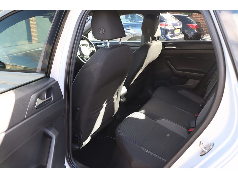 Volkswagen 1.0 TSI GPF R-LINE HATCHBACK 5DR PETROL DSG AUTO SAT NAV BLUETOOTH DAB STEREO USB INPUT APPLE CARPLAY PARKING AIDS ONLY 30000 MILES SH NO ULEZ CHARGE 72-74 Mitcham Road