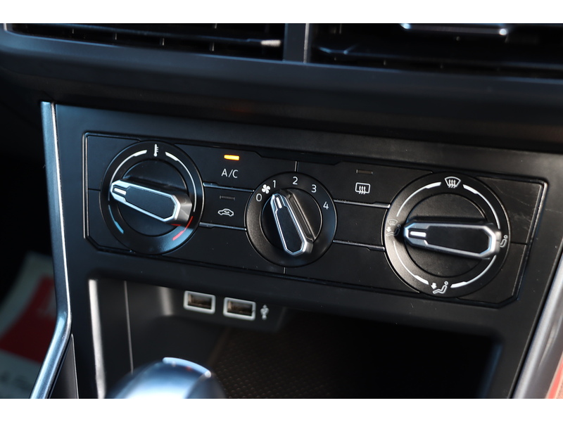 Volkswagen 1.0 TSI GPF R-LINE HATCHBACK 5DR PETROL DSG AUTO SAT NAV BLUETOOTH DAB STEREO USB INPUT APPLE CARPLAY PARKING AIDS ONLY 30000 MILES SH NO ULEZ CHARGE 72-74 Mitcham Road