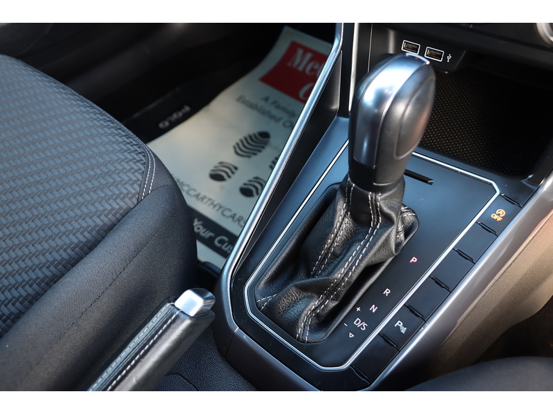 Volkswagen 1.0 TSI GPF R-LINE HATCHBACK 5DR PETROL DSG AUTO SAT NAV BLUETOOTH DAB STEREO USB INPUT APPLE CARPLAY PARKING AIDS ONLY 30000 MILES SH NO ULEZ CHARGE 72-74 Mitcham Road