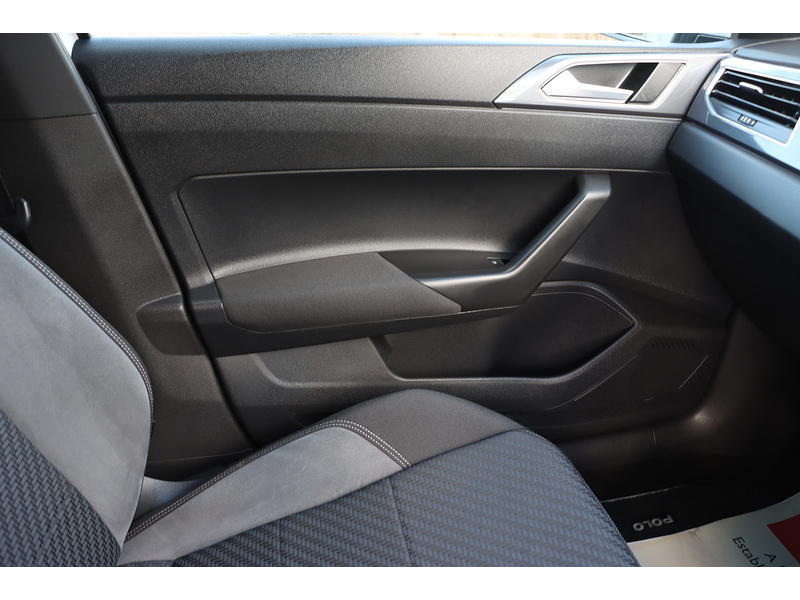 Volkswagen 1.0 TSI GPF R-LINE HATCHBACK 5DR PETROL DSG AUTO SAT NAV BLUETOOTH DAB STEREO USB INPUT APPLE CARPLAY PARKING AIDS ONLY 30000 MILES SH NO ULEZ CHARGE 72-74 Mitcham Road