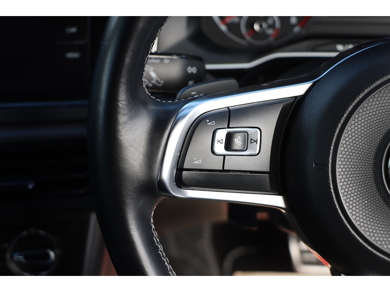 Volkswagen 1.0 TSI GPF R-LINE HATCHBACK 5DR PETROL DSG AUTO SAT NAV BLUETOOTH DAB STEREO USB INPUT APPLE CARPLAY PARKING AIDS ONLY 30000 MILES SH NO ULEZ CHARGE 72-74 Mitcham Road