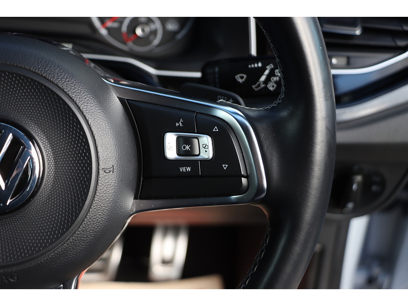 Volkswagen 1.0 TSI GPF R-LINE HATCHBACK 5DR PETROL DSG AUTO SAT NAV BLUETOOTH DAB STEREO USB INPUT APPLE CARPLAY PARKING AIDS ONLY 30000 MILES SH NO ULEZ CHARGE 72-74 Mitcham Road