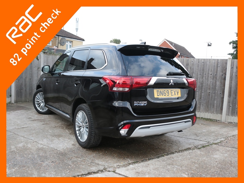 Mitsubishi 2.4H TWINMOTOR 13.8KWH DYNAMIC SUV 5DR PETROL PLUG-IN HYBRID CVT 4WD AUTO HEATED SEATS SATNAV BLUETOOTH APPLE CARPLAY REAR CAM 2 OWNERS 51000 MILES SH 72-74 Mitcham Road