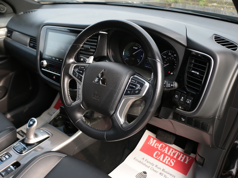 Mitsubishi 2.4H TWINMOTOR 13.8KWH DYNAMIC SUV 5DR PETROL PLUG-IN HYBRID CVT 4WD AUTO HEATED SEATS SATNAV BLUETOOTH APPLE CARPLAY REAR CAM 2 OWNERS 51000 MILES SH 72-74 Mitcham Road