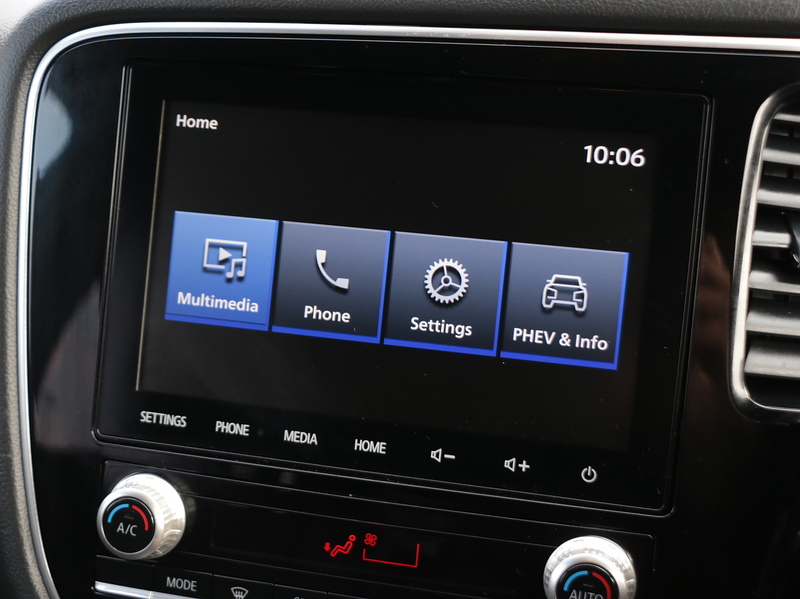 Mitsubishi 2.4H TWINMOTOR 13.8KWH DYNAMIC SUV 5DR PETROL PLUG-IN HYBRID CVT 4WD AUTO HEATED SEATS SATNAV BLUETOOTH APPLE CARPLAY REAR CAM 2 OWNERS 51000 MILES SH 72-74 Mitcham Road