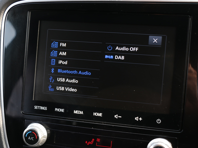 Mitsubishi 2.4H TWINMOTOR 13.8KWH DYNAMIC SUV 5DR PETROL PLUG-IN HYBRID CVT 4WD AUTO HEATED SEATS SATNAV BLUETOOTH APPLE CARPLAY REAR CAM 2 OWNERS 51000 MILES SH 72-74 Mitcham Road