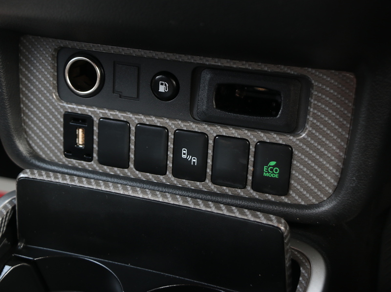 Mitsubishi 2.4H TWINMOTOR 13.8KWH DYNAMIC SUV 5DR PETROL PLUG-IN HYBRID CVT 4WD AUTO HEATED SEATS SATNAV BLUETOOTH APPLE CARPLAY REAR CAM 2 OWNERS 51000 MILES SH 72-74 Mitcham Road