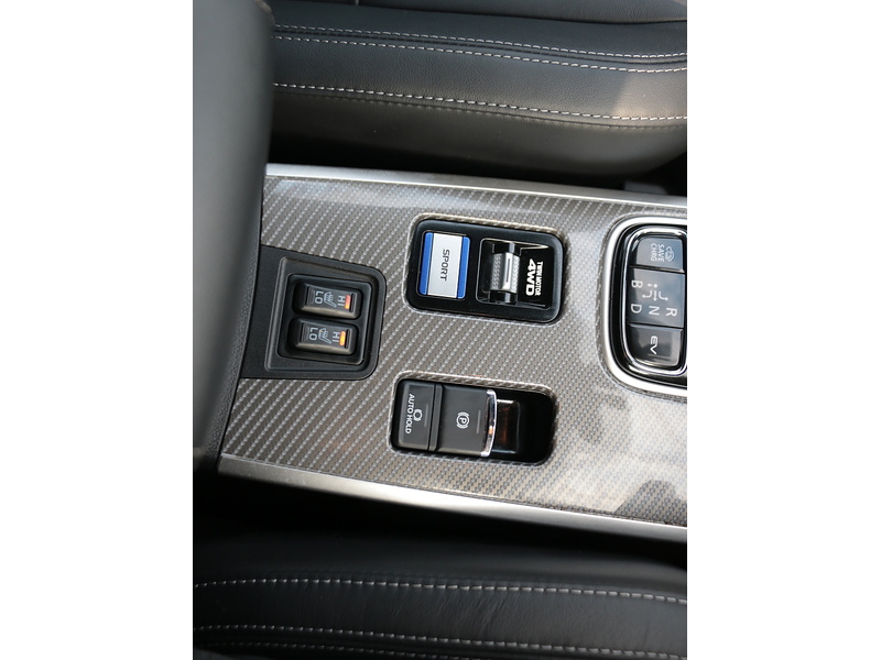 Mitsubishi 2.4H TWINMOTOR 13.8KWH DYNAMIC SUV 5DR PETROL PLUG-IN HYBRID CVT 4WD AUTO HEATED SEATS SATNAV BLUETOOTH APPLE CARPLAY REAR CAM 2 OWNERS 51000 MILES SH 72-74 Mitcham Road