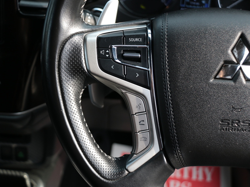 Mitsubishi 2.4H TWINMOTOR 13.8KWH DYNAMIC SUV 5DR PETROL PLUG-IN HYBRID CVT 4WD AUTO HEATED SEATS SATNAV BLUETOOTH APPLE CARPLAY REAR CAM 2 OWNERS 51000 MILES SH 72-74 Mitcham Road