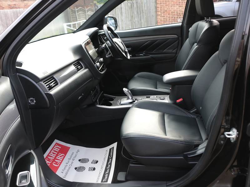 Mitsubishi 2.4H TWINMOTOR 13.8KWH DYNAMIC SUV 5DR PETROL PLUG-IN HYBRID CVT 4WD AUTO HEATED SEATS SATNAV BLUETOOTH APPLE CARPLAY REAR CAM 2 OWNERS 51000 MILES SH 72-74 Mitcham Road