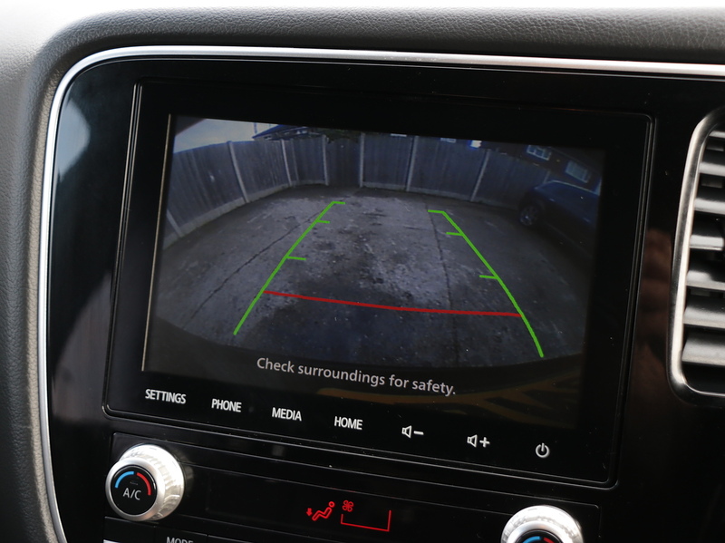 Mitsubishi 2.4H TWINMOTOR 13.8KWH DYNAMIC SUV 5DR PETROL PLUG-IN HYBRID CVT 4WD AUTO HEATED SEATS SATNAV BLUETOOTH APPLE CARPLAY REAR CAM 2 OWNERS 51000 MILES SH 72-74 Mitcham Road