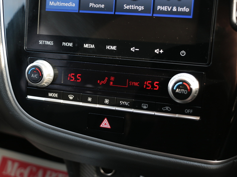 Mitsubishi 2.4H TWINMOTOR 13.8KWH DYNAMIC SUV 5DR PETROL PLUG-IN HYBRID CVT 4WD AUTO HEATED SEATS SATNAV BLUETOOTH APPLE CARPLAY REAR CAM 2 OWNERS 51000 MILES SH 72-74 Mitcham Road