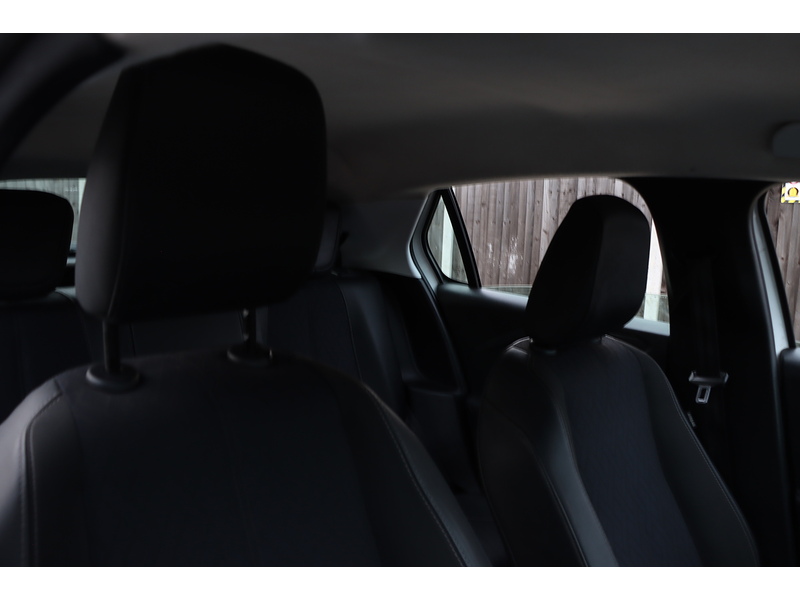 Vauxhall 1.2 ELITE HATCHBACK 5DR PETROL MANUAL HEATED SEATS SAT NAV BLUETOOTH APPLE CARPLAY REAR CAM PARKING AIDS JUST 2 OWNERS 41000 MILES FSH NO ULEZ CHARGE 72-74 Mitcham Road