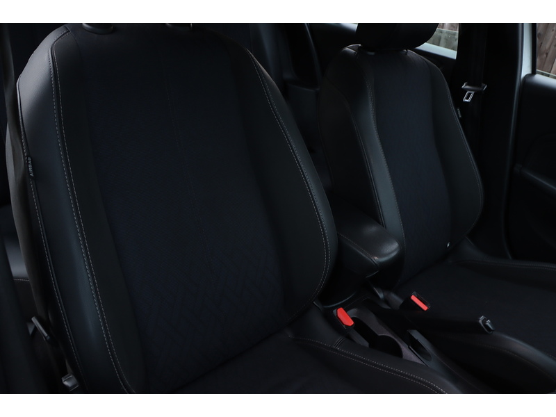 Vauxhall 1.2 ELITE HATCHBACK 5DR PETROL MANUAL HEATED SEATS SAT NAV BLUETOOTH APPLE CARPLAY REAR CAM PARKING AIDS JUST 2 OWNERS 41000 MILES FSH NO ULEZ CHARGE 72-74 Mitcham Road