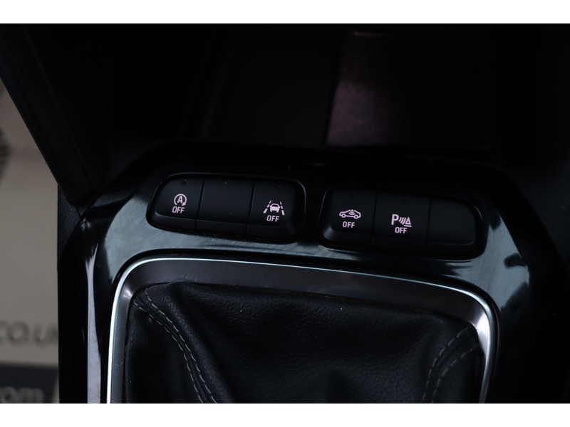 Vauxhall 1.2 ELITE HATCHBACK 5DR PETROL MANUAL HEATED SEATS SAT NAV BLUETOOTH APPLE CARPLAY REAR CAM PARKING AIDS JUST 2 OWNERS 41000 MILES FSH NO ULEZ CHARGE 72-74 Mitcham Road