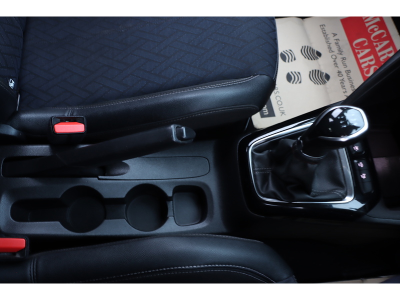 Vauxhall 1.2 ELITE HATCHBACK 5DR PETROL MANUAL HEATED SEATS SAT NAV BLUETOOTH APPLE CARPLAY REAR CAM PARKING AIDS JUST 2 OWNERS 41000 MILES FSH NO ULEZ CHARGE 72-74 Mitcham Road