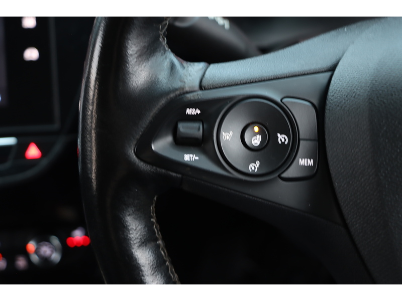 Vauxhall 1.2 ELITE HATCHBACK 5DR PETROL MANUAL HEATED SEATS SAT NAV BLUETOOTH APPLE CARPLAY REAR CAM PARKING AIDS JUST 2 OWNERS 41000 MILES FSH NO ULEZ CHARGE 72-74 Mitcham Road