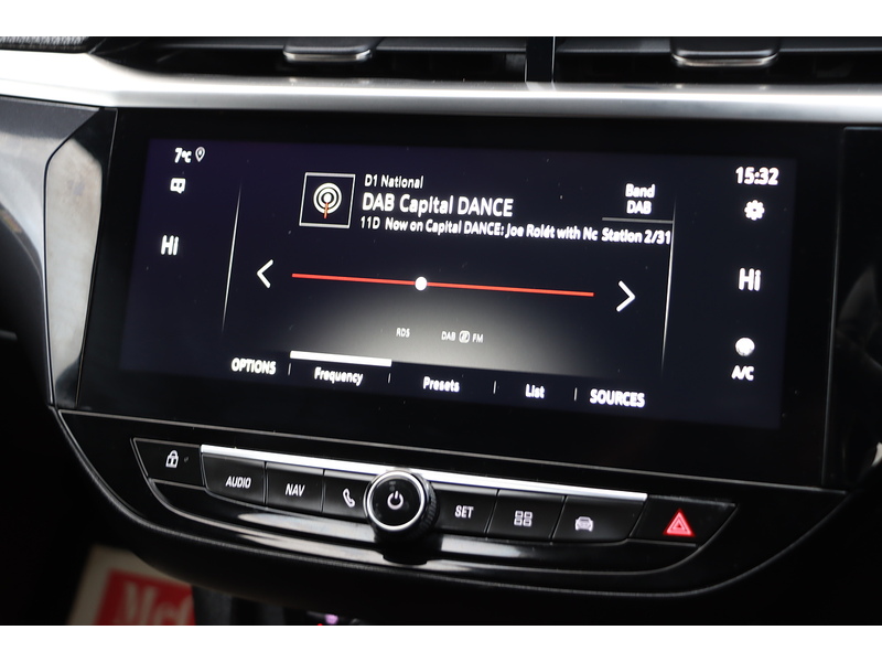 Vauxhall 1.2 ELITE HATCHBACK 5DR PETROL MANUAL HEATED SEATS SAT NAV BLUETOOTH APPLE CARPLAY REAR CAM PARKING AIDS JUST 2 OWNERS 41000 MILES FSH NO ULEZ CHARGE 72-74 Mitcham Road