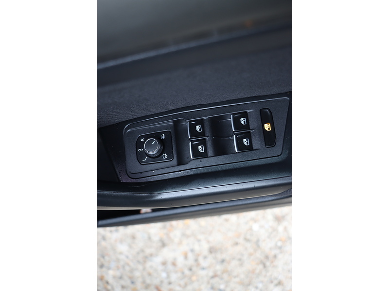 Volkswagen 1.5 TSI GPF EVO DESIGN SUV 5DR PETROL DSG AUTO SATNAV BLUETOOTH DAB STEREO APPLE CARPLAY PARKING AIDS JUST 2 OWNERS ONLY 28000 MILES SH NO ULEZ CHARGE 72-74 Mitcham Road