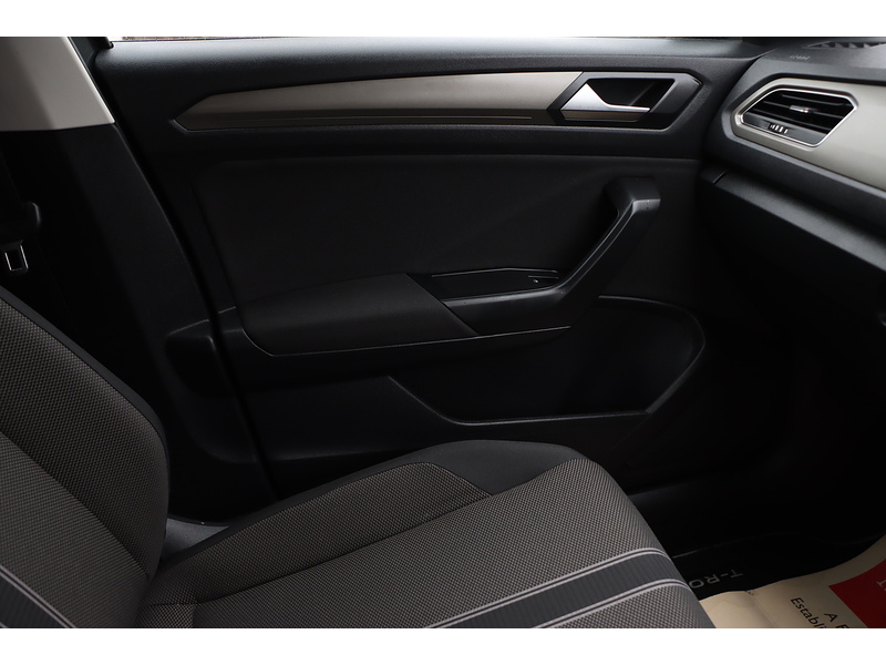 Volkswagen 1.5 TSI GPF EVO DESIGN SUV 5DR PETROL DSG AUTO SATNAV BLUETOOTH DAB STEREO APPLE CARPLAY PARKING AIDS JUST 2 OWNERS ONLY 28000 MILES SH NO ULEZ CHARGE 72-74 Mitcham Road