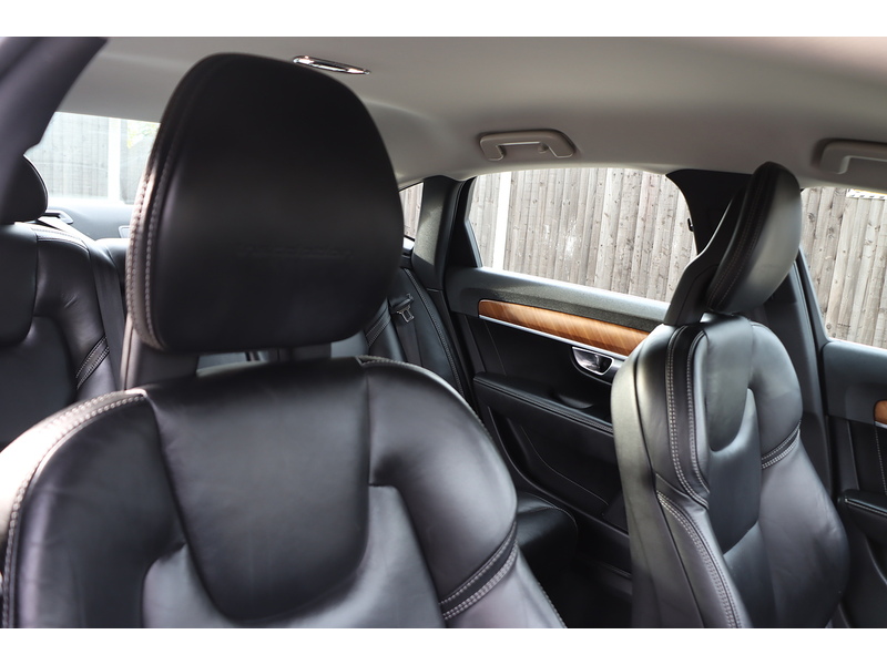 Volvo 2.0 D5 PowerPulse Inscription Saloon 4dr Diesel Auto AWD Euro 6 (s/s) (235 ps) 72-74 Mitcham Road