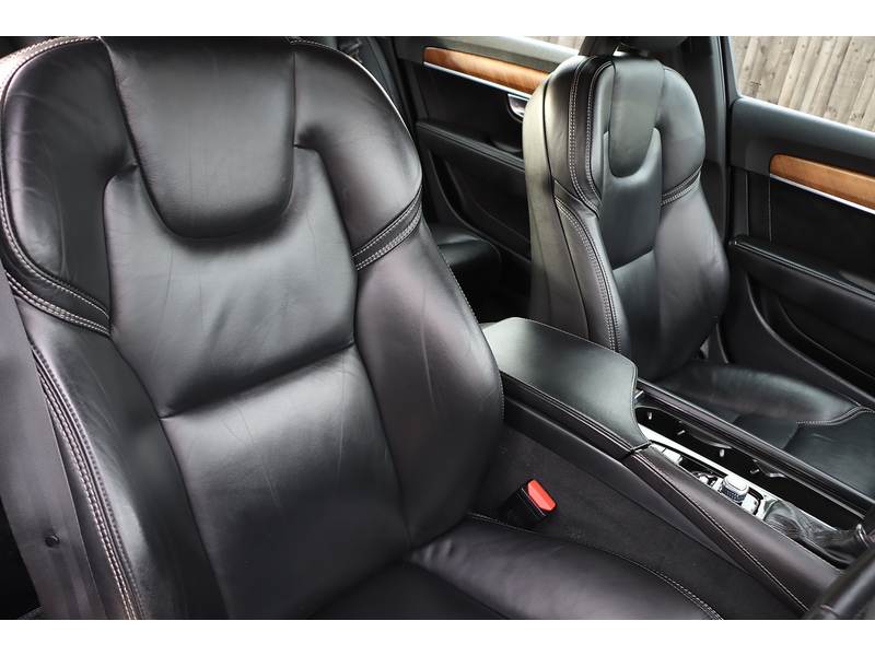 Volvo 2.0 D5 PowerPulse Inscription Saloon 4dr Diesel Auto AWD Euro 6 (s/s) (235 ps) 72-74 Mitcham Road