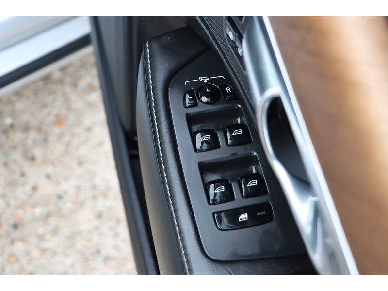 Volvo 2.0 D5 PowerPulse Inscription Saloon 4dr Diesel Auto AWD Euro 6 (s/s) (235 ps) 72-74 Mitcham Road