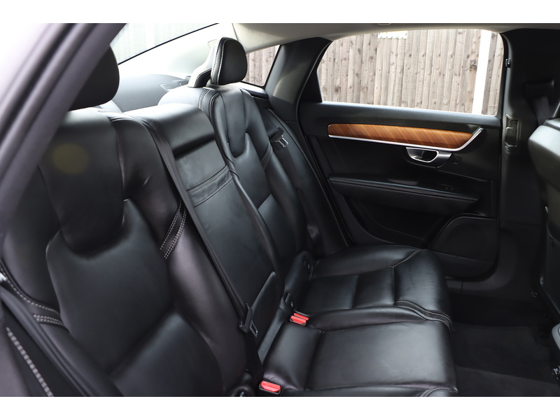 Volvo 2.0 D5 PowerPulse Inscription Saloon 4dr Diesel Auto AWD Euro 6 (s/s) (235 ps) 72-74 Mitcham Road