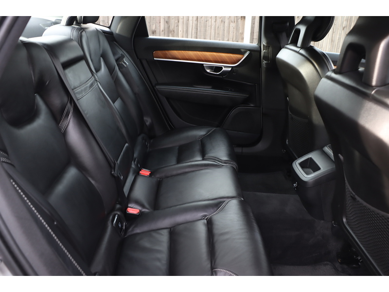 Volvo 2.0 D5 PowerPulse Inscription Saloon 4dr Diesel Auto AWD Euro 6 (s/s) (235 ps) 72-74 Mitcham Road