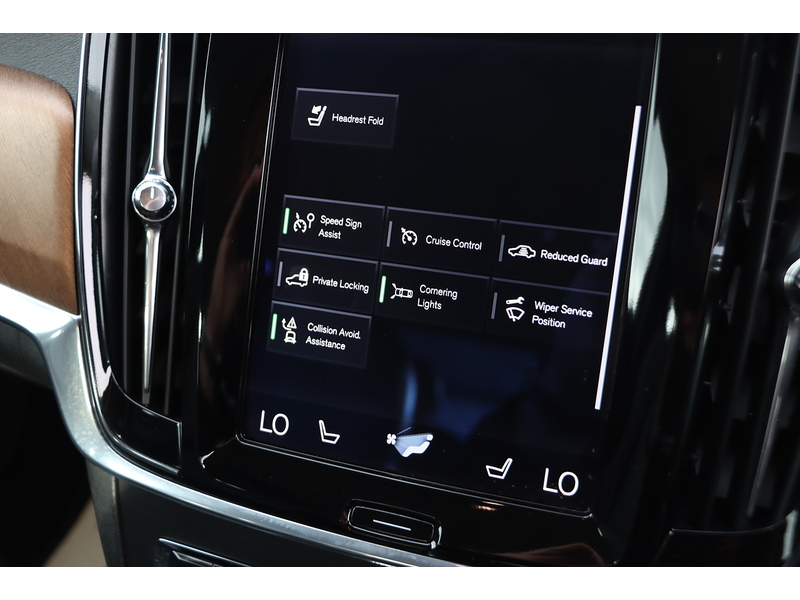 Volvo 2.0 D5 PowerPulse Inscription Saloon 4dr Diesel Auto AWD Euro 6 (s/s) (235 ps) 72-74 Mitcham Road